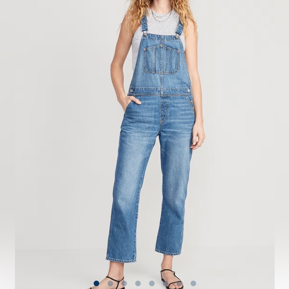 Woman’s Old Navy Cropped Overalls. Size 8